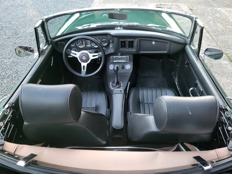 Image 19/58 of MG MGB (1971)