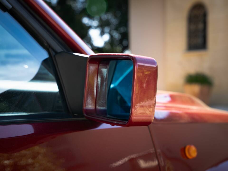Image 56/63 of Lancia Delta HF Integrale Evoluzione II (1994)