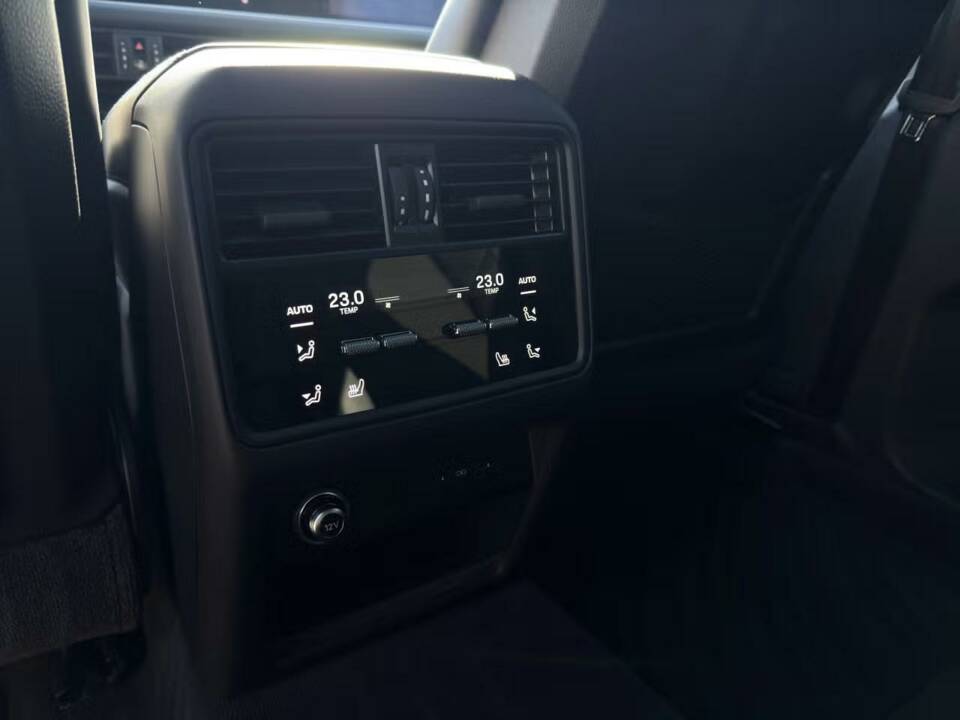 Bild 11/12 von Porsche Cayenne Turbo E-Hybrid (2024)