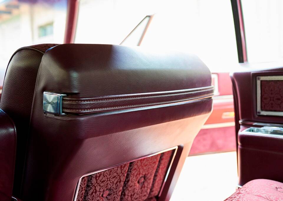 Bild 190/200 von Cadillac Coupe DeVille (1968)