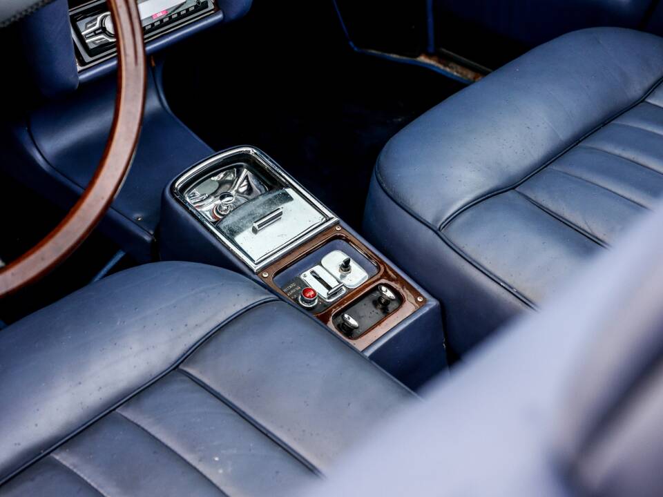 Image 13/23 of Rolls-Royce Silver Shadow I (1969)