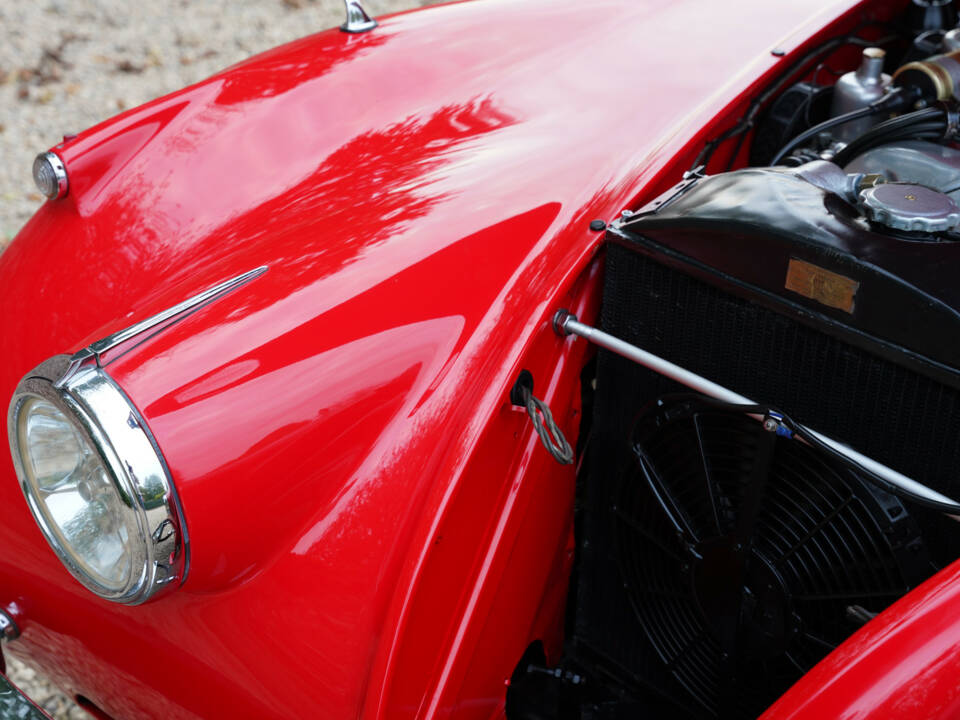 Image 37/50 of Jaguar XK 120 OTS (1954)