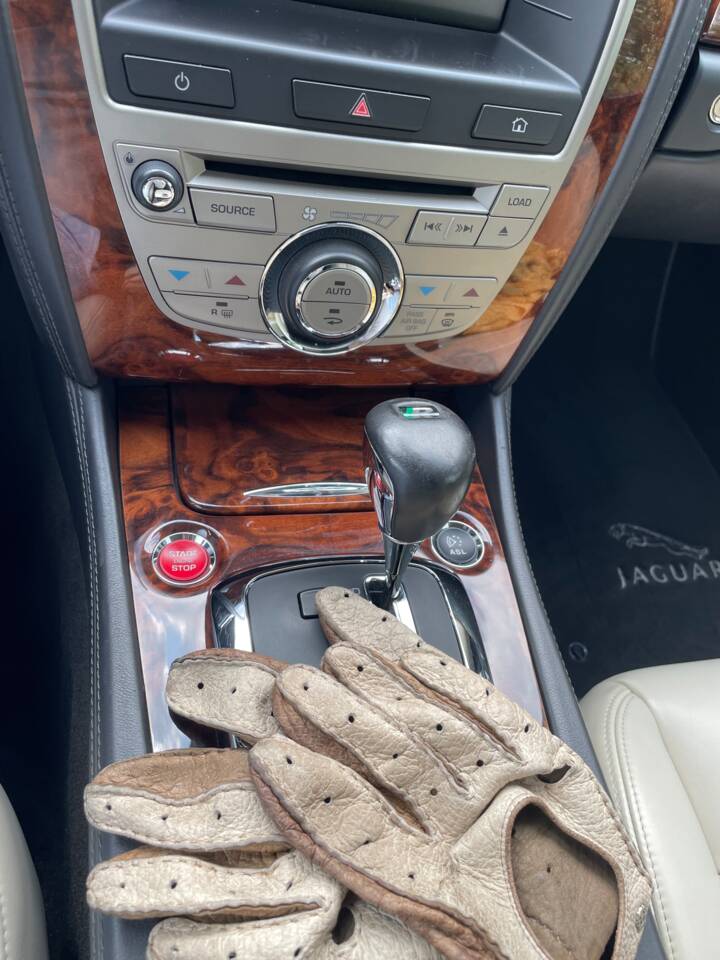 Image 6/14 of Jaguar XKR (2008)