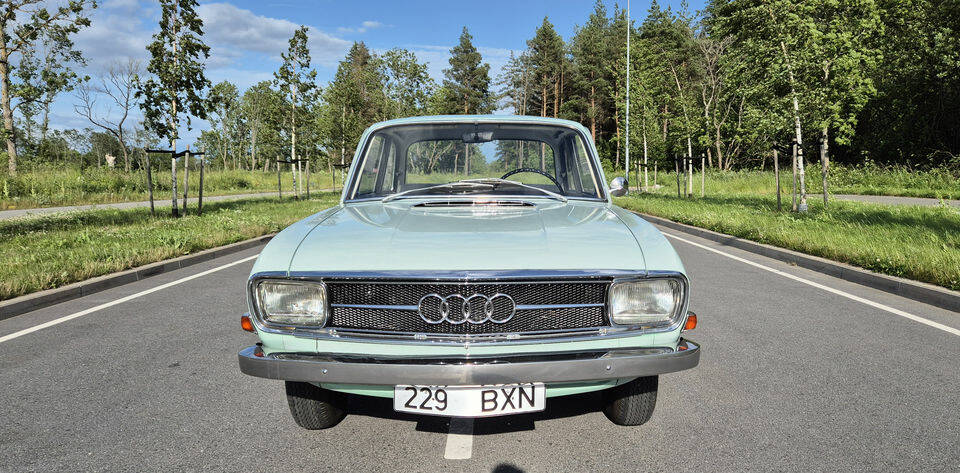 Image 2/8 of Audi 72 (1966)