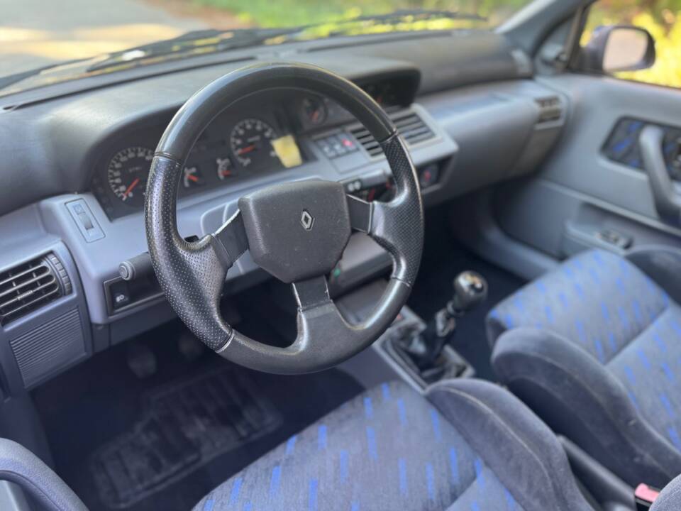 Bild 4/40 von Renault Clio I 1.8 16V (1993)