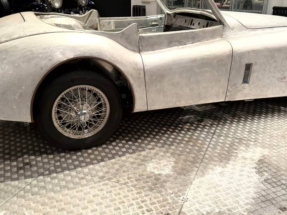 Immagine 33/39 di Jaguar XK 140 DHC (1955)