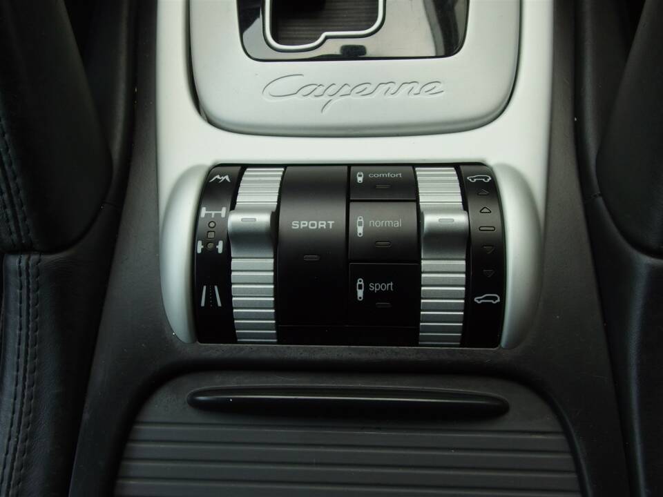 Imagen 63/97 de Porsche Cayenne Turbo (2007)