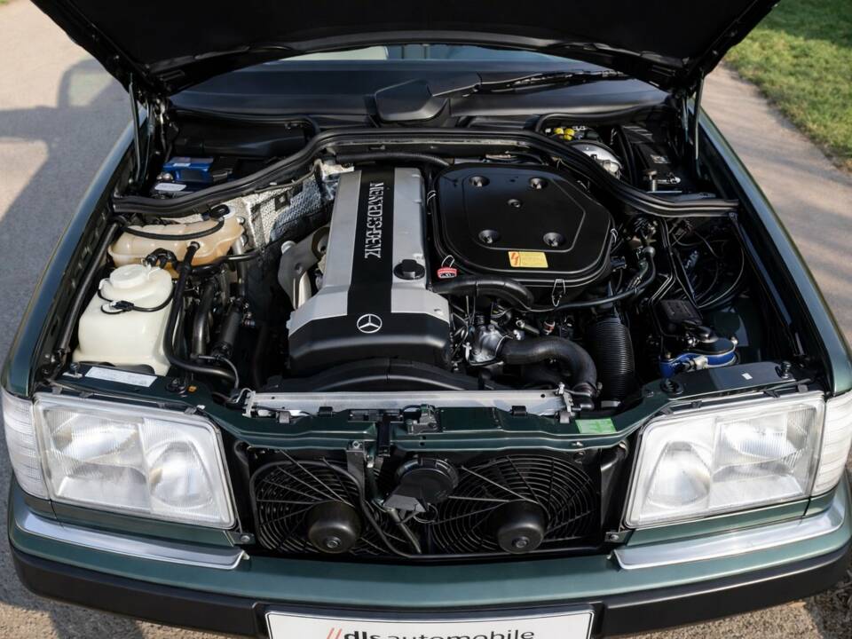 Bild 14/30 von Mercedes-Benz 300 CE-24 (1992)