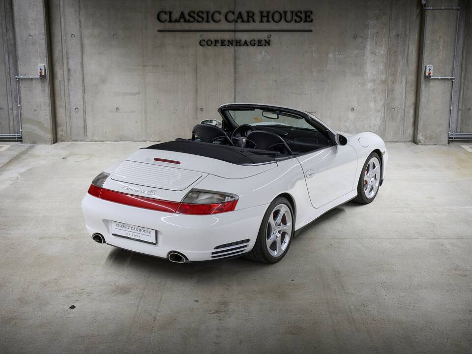 Imagen 8/98 de Porsche 911 Carrera 4S (2004)