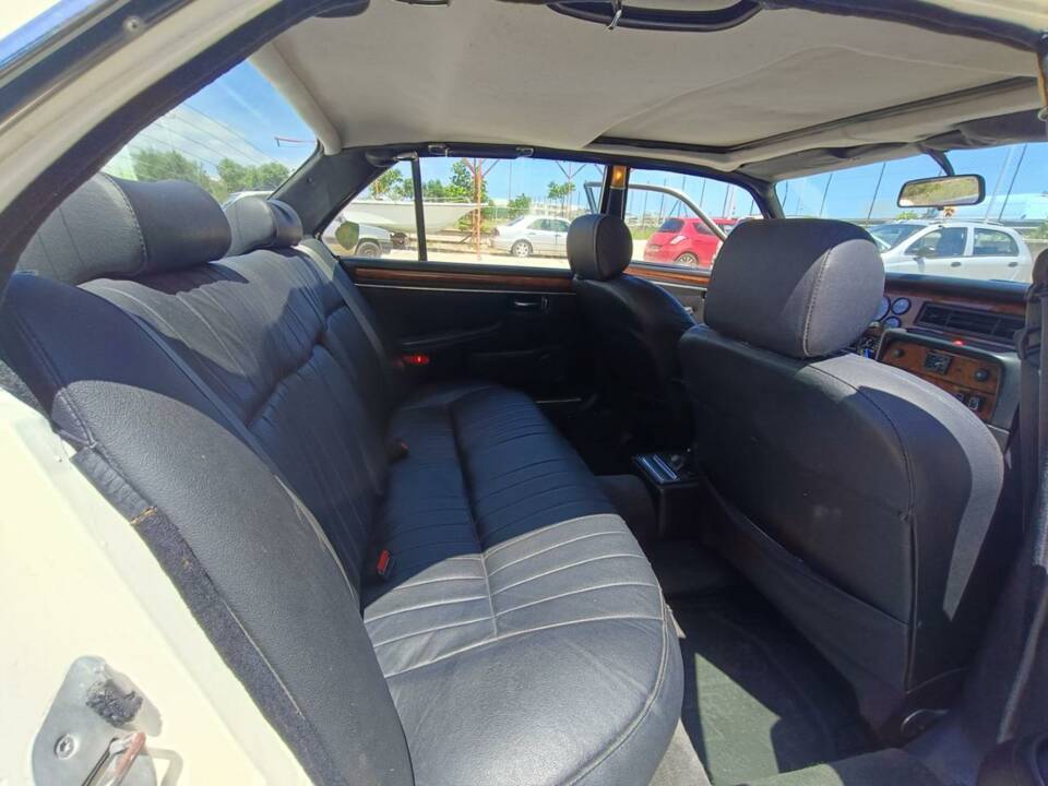 Image 8/50 of Jaguar XJ6 3.2 Sovereign (1983)