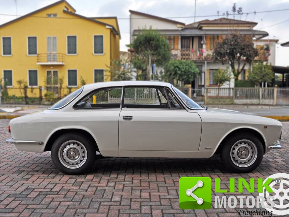 Imagen 6/10 de Alfa Romeo Giulia 1300 GT Junior (1972)
