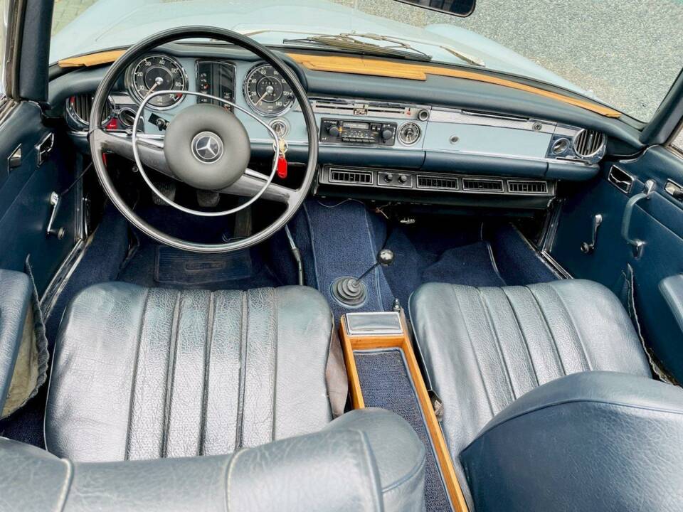 Image 18/36 of Mercedes-Benz 280 SL (1969)