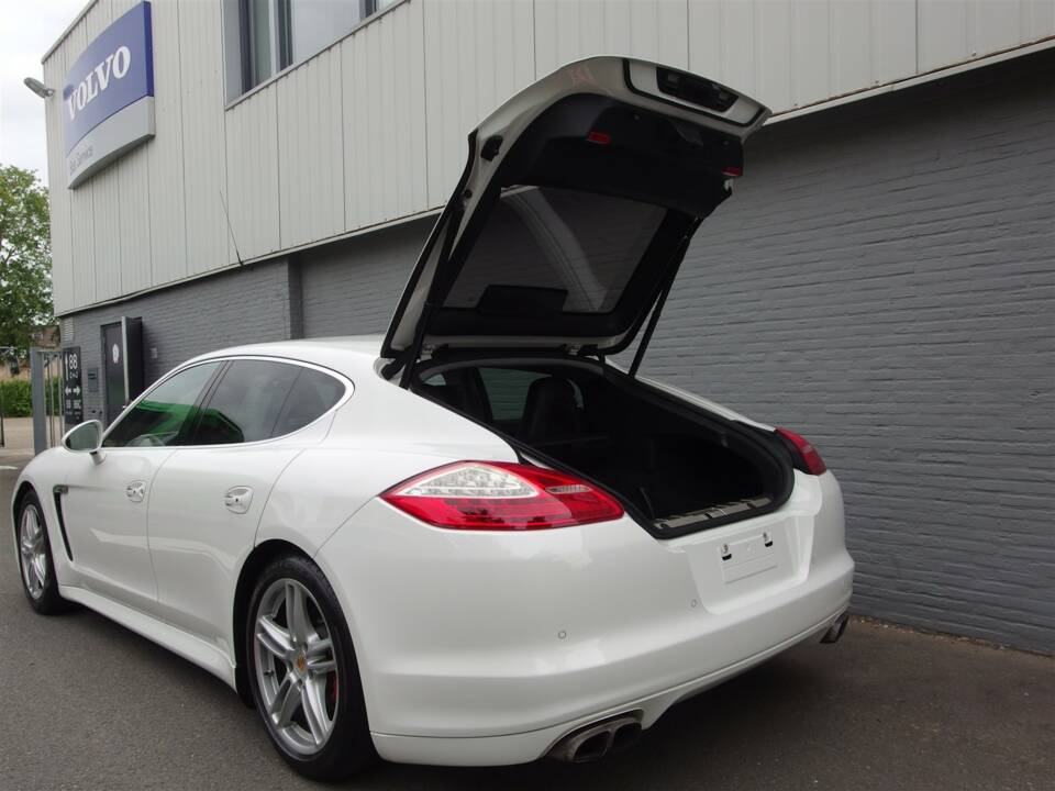 Image 81/98 of Porsche Panamera S (2010)