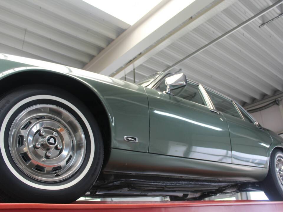 Image 11/50 of Jaguar XJ 6 4.2 (1985)