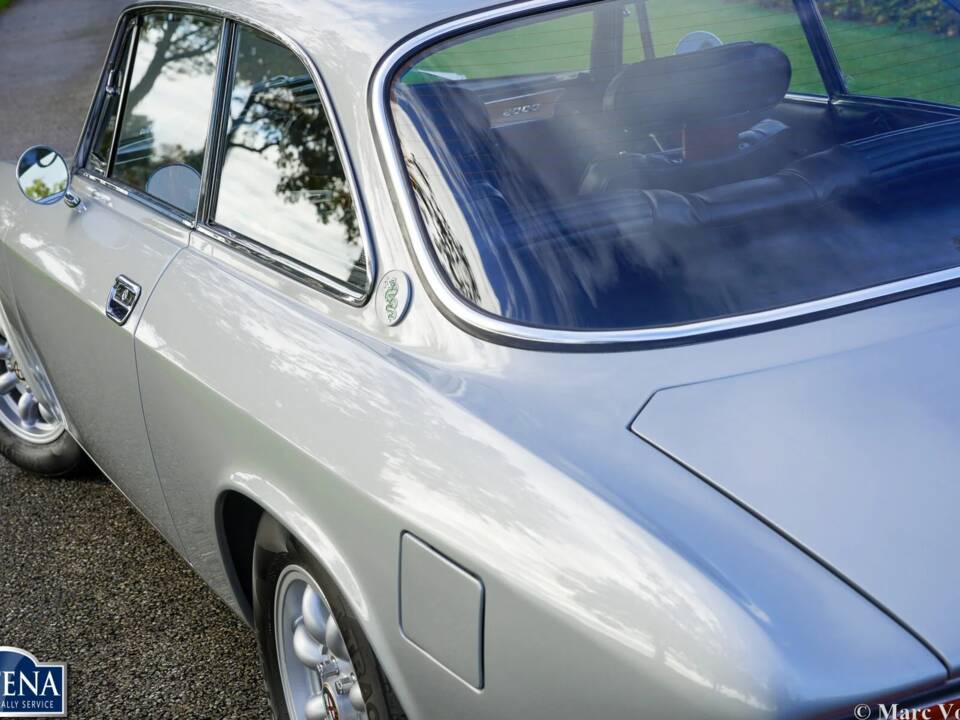Bild 44/62 von Alfa Romeo 2000 GT Veloce (1974)