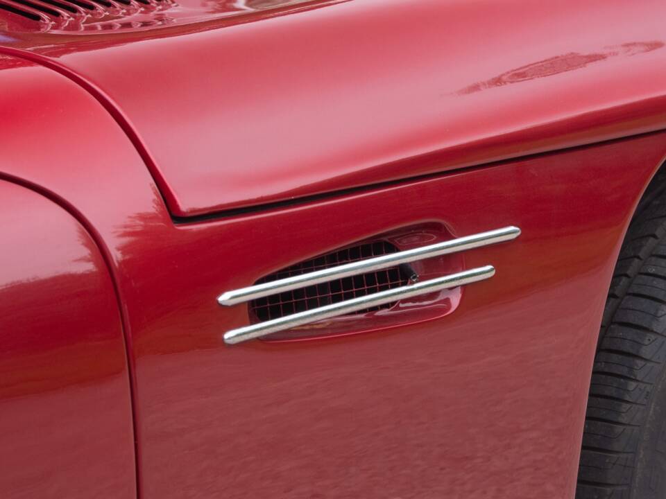 Image 35/50 of TVR Vixen Series 1 (1968)