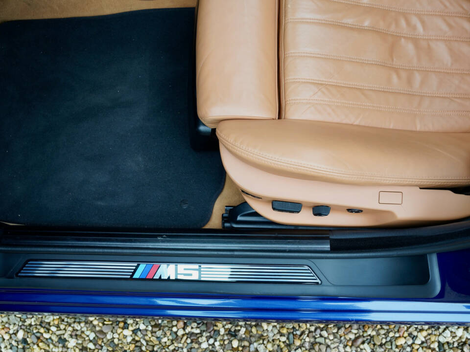 Immagine 29/50 di BMW M5 (2002)