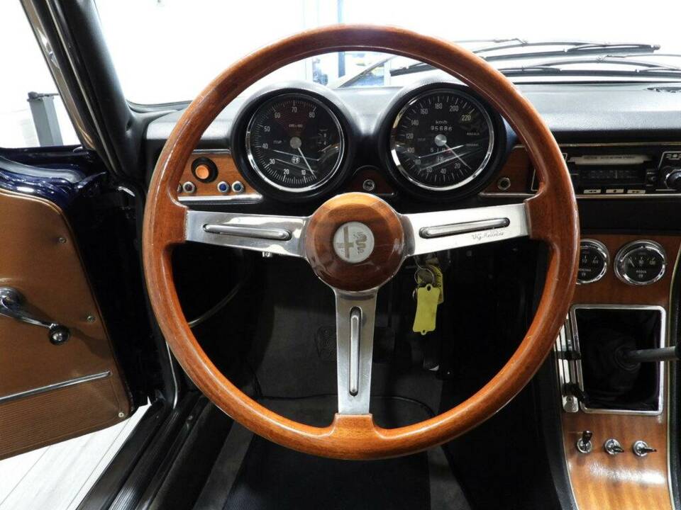 Image 4/10 of Alfa Romeo 1750 Spider Veloce (1970)