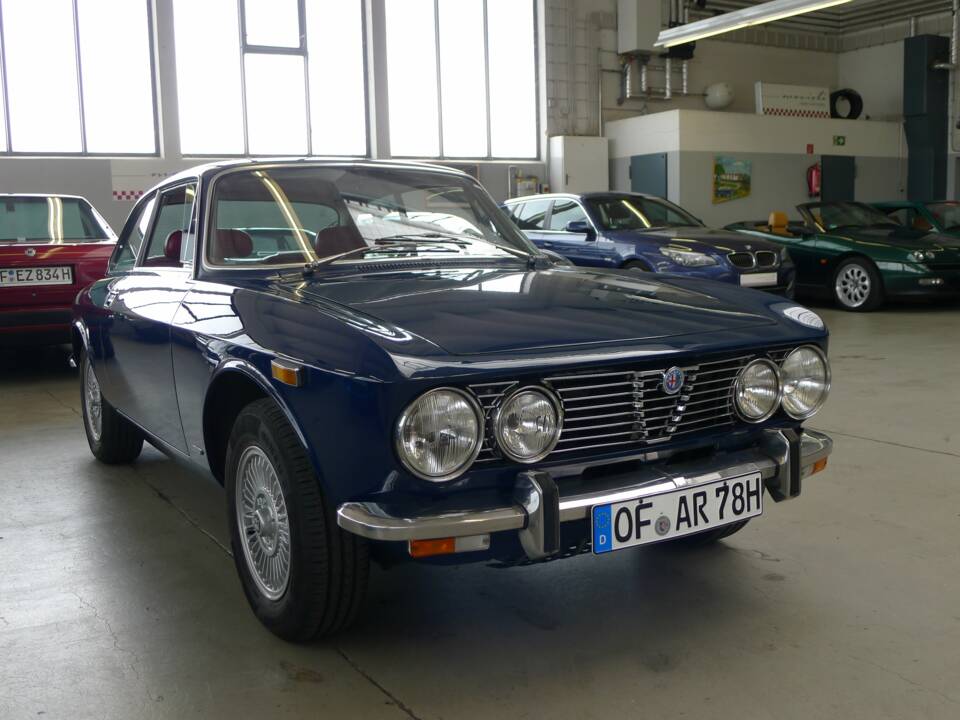 Bild 27/42 von Alfa Romeo 2000 GT Veloce (1975)