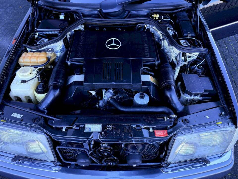 Immagine 29/36 di Mercedes-Benz 500 E (1991)