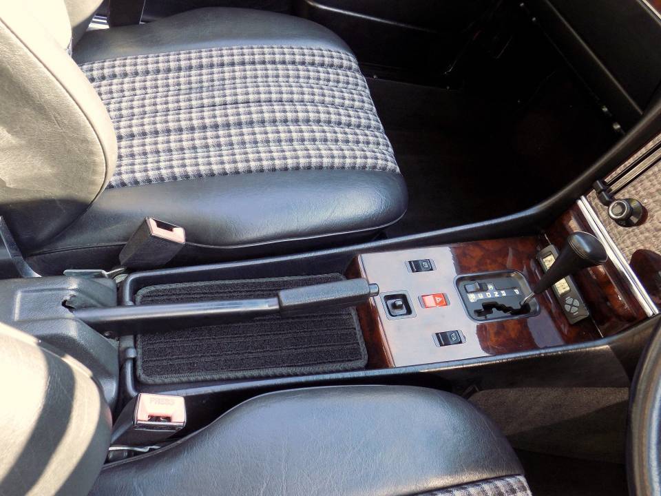 Immagine 45/50 di Mercedes-Benz 420 SL (1987)