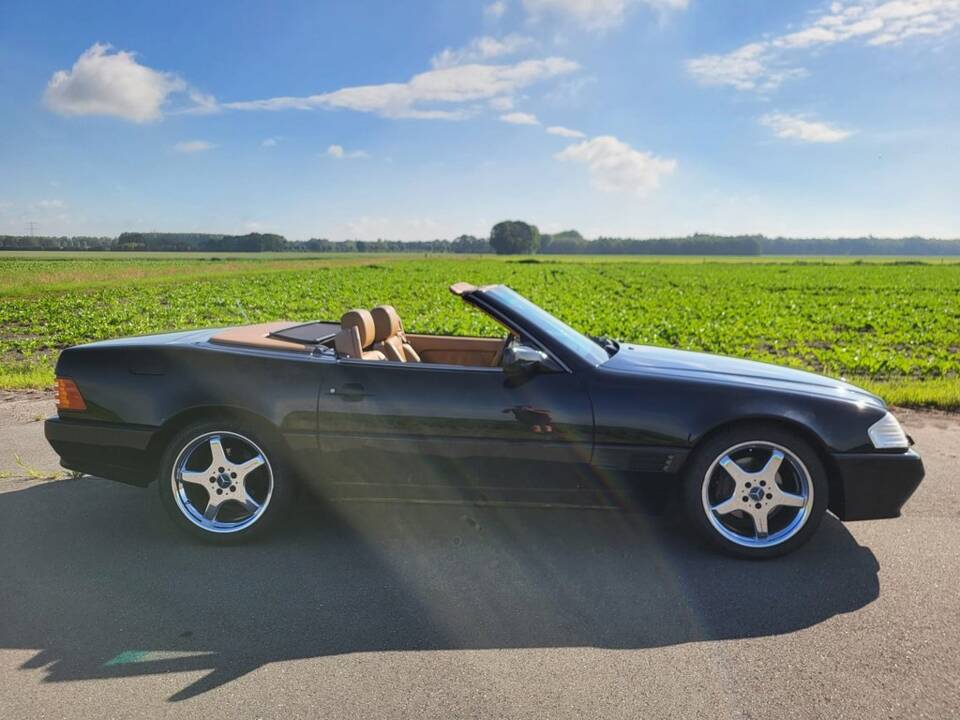 Image 6/8 de Mercedes-Benz 500 SL (1991)