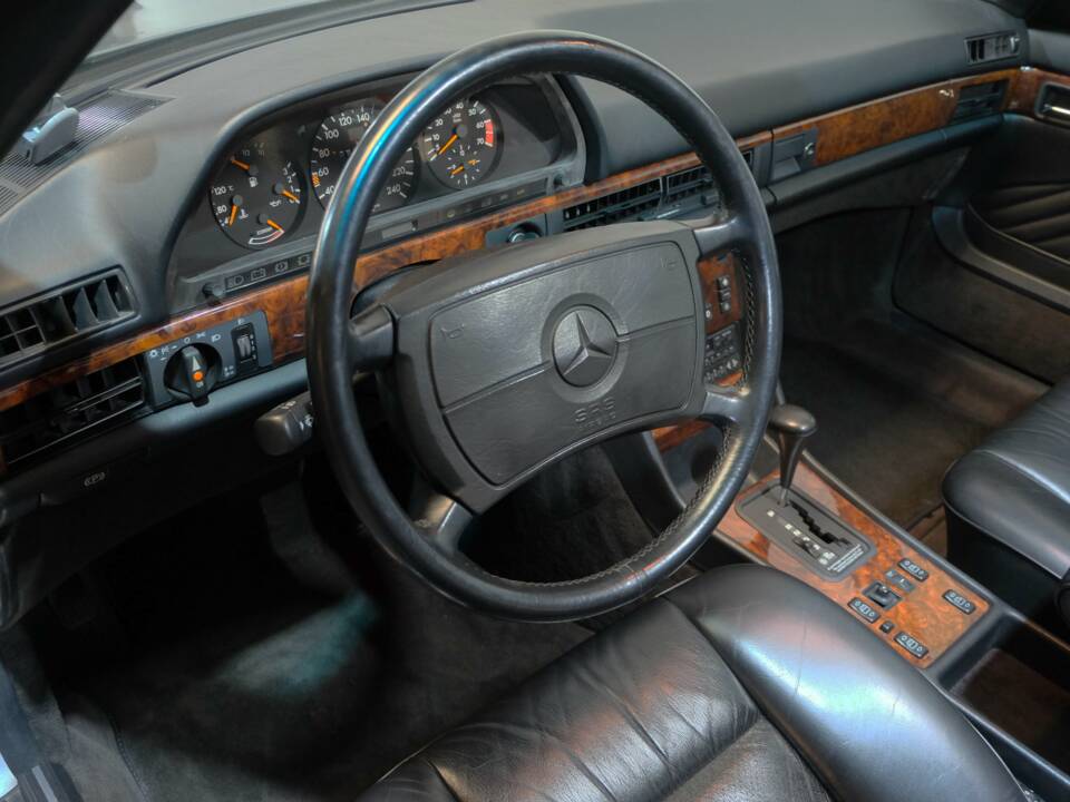 Image 6/34 of Mercedes-Benz 500 SEC (1991)