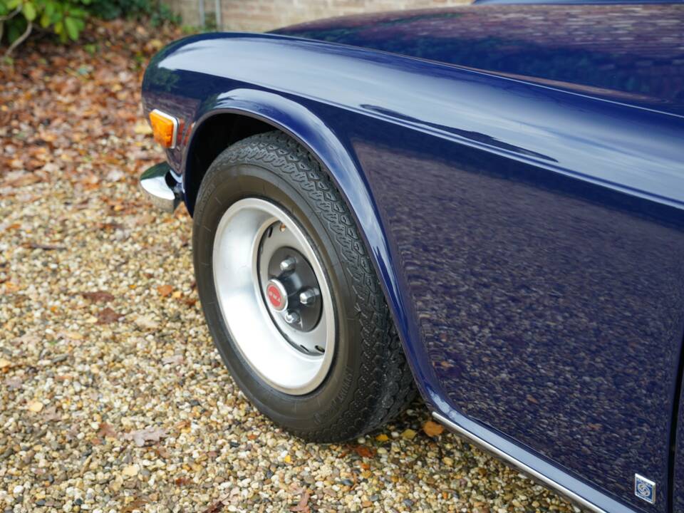Image 27/50 of Triumph TR 6 PI (1972)