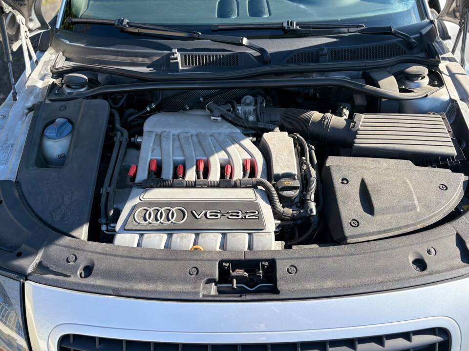 Image 13/25 of Audi TT 3.2 quattro (2004)