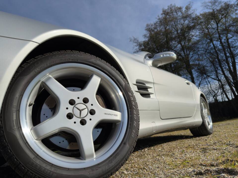 Immagine 4/20 di Mercedes-Benz SL 500 (2002)