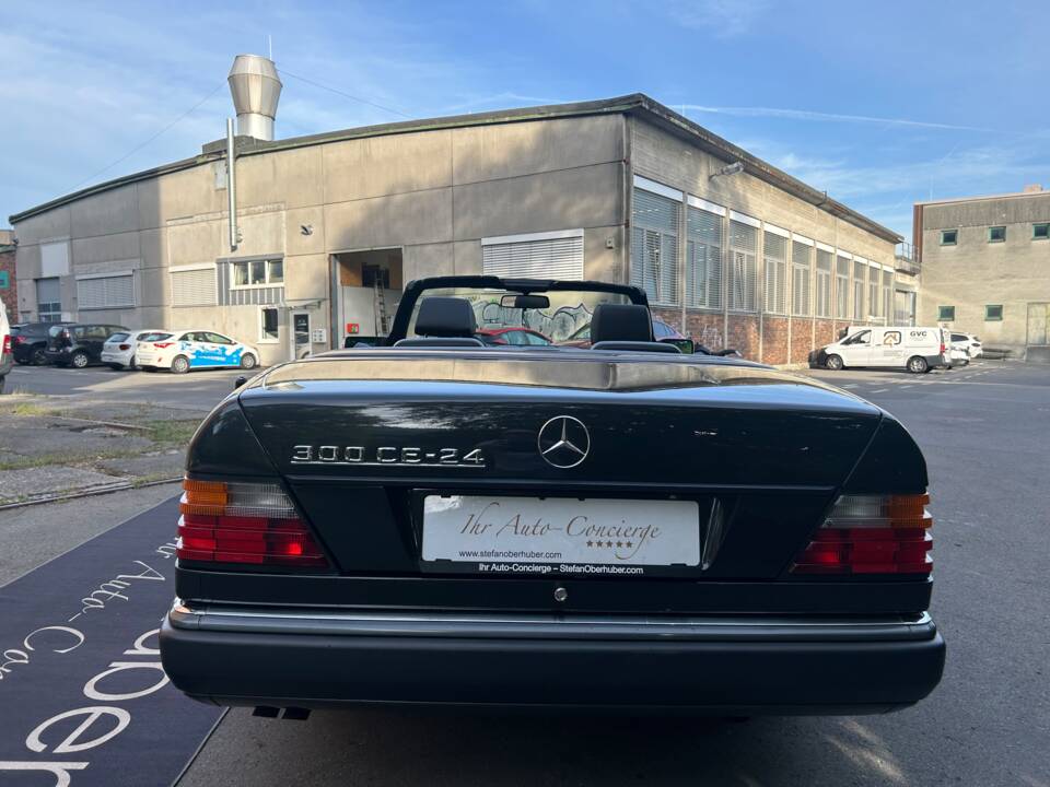Image 6/47 of Mercedes-Benz 300 CE-24 (1992)