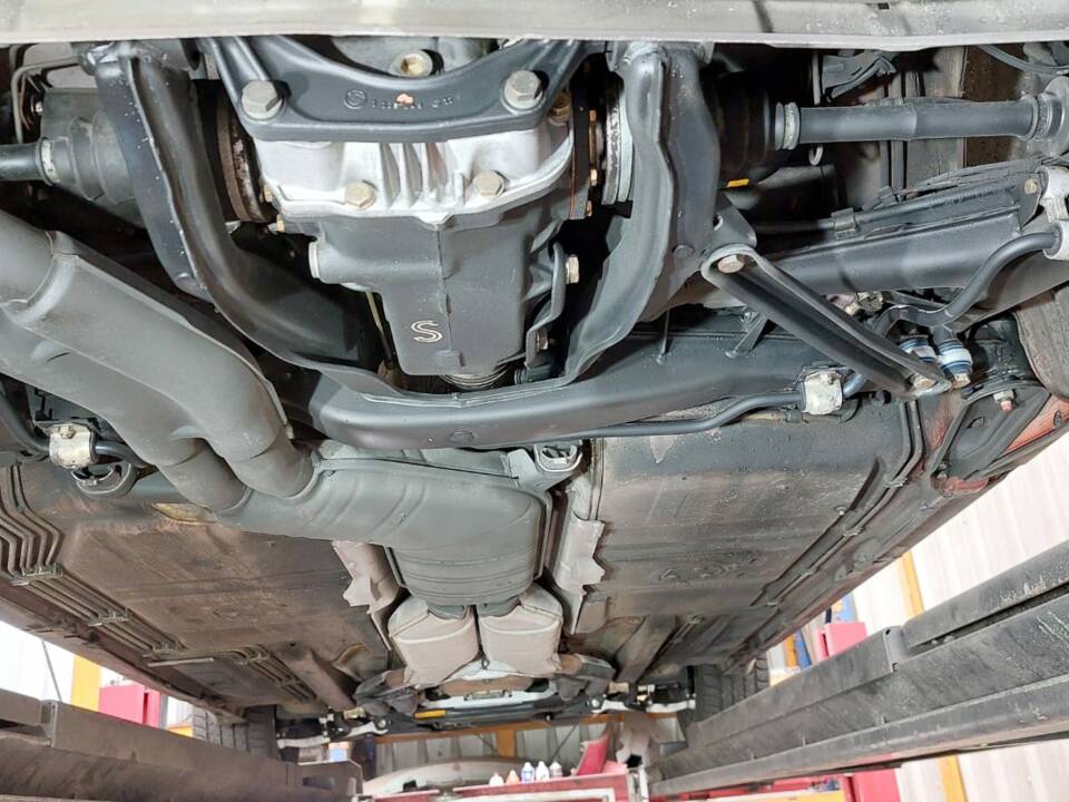 Bild 38/46 von BMW 750i (1991)