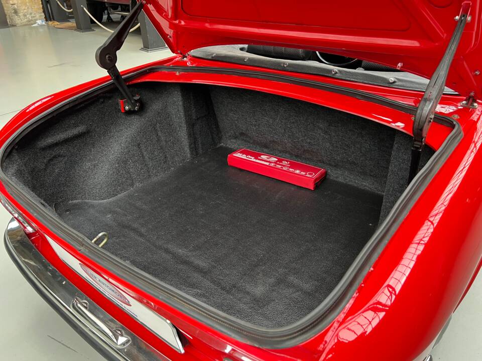 Image 22/39 of Peugeot 204 Convertible (1968)