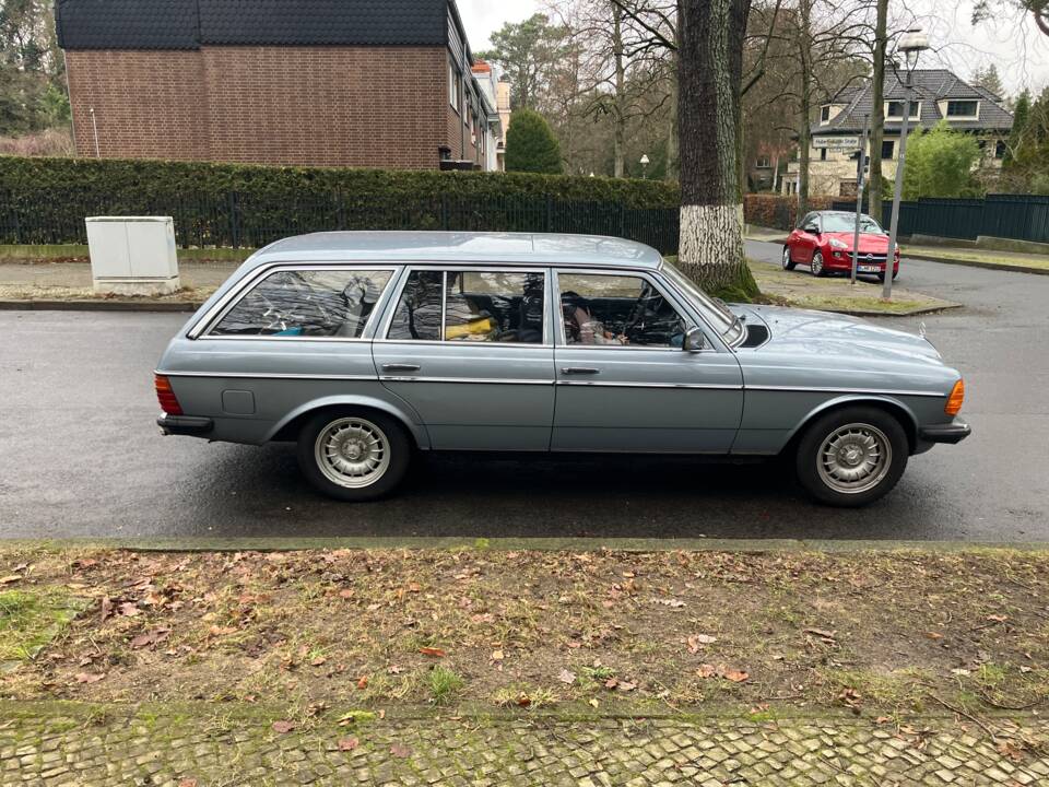 Image 9/13 de Mercedes-Benz 230 T (1980)
