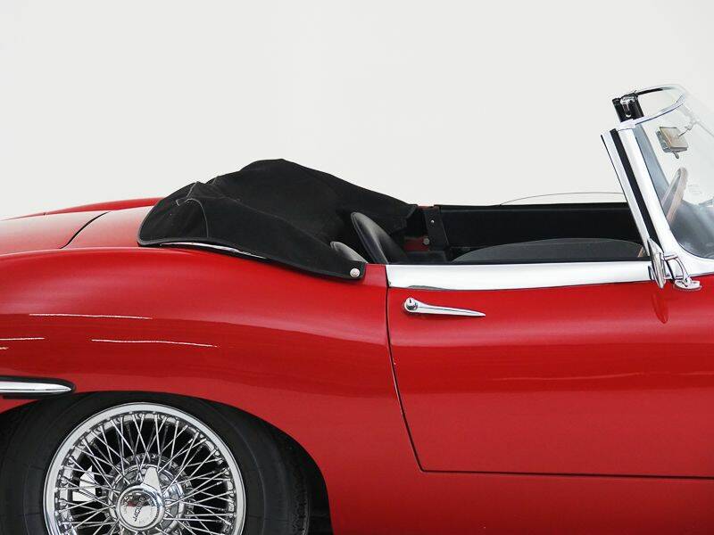Image 14/15 de Jaguar E-Type "Lightweight" (1963)