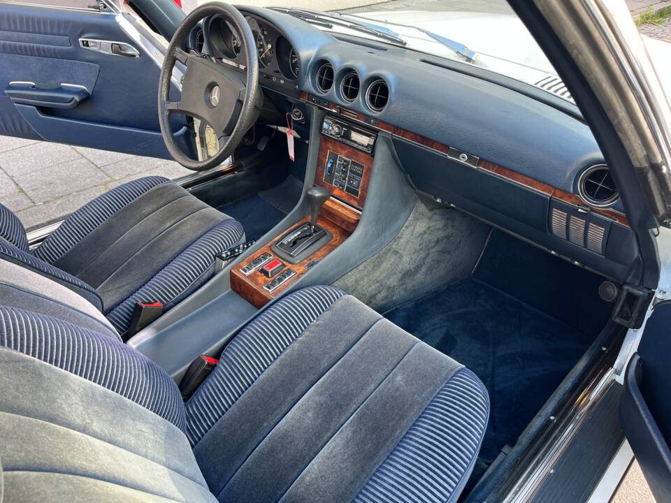Bild 23/99 von Mercedes-Benz 500 SLC (1981)