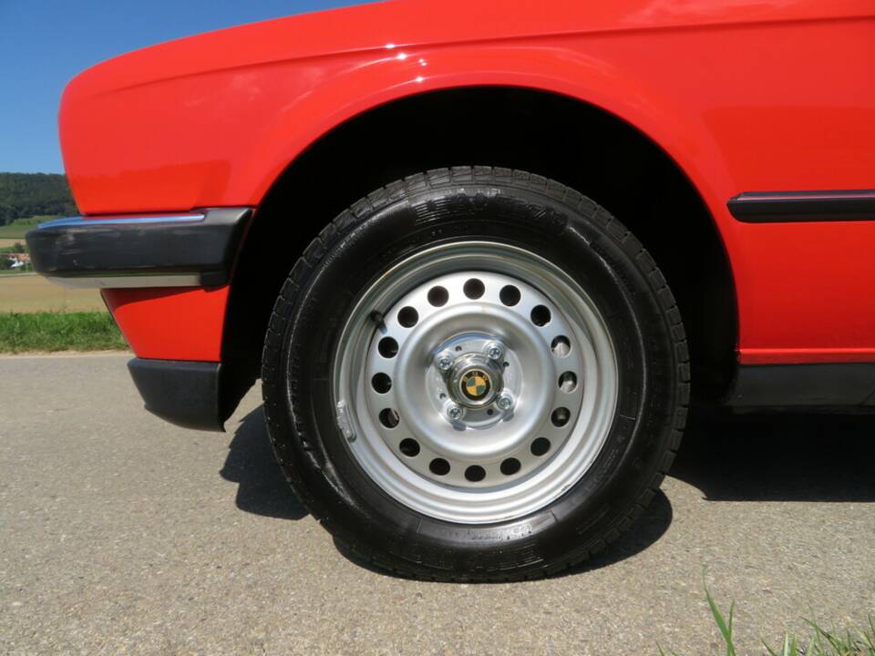 Bild 20/22 von BMW 318i (1984)