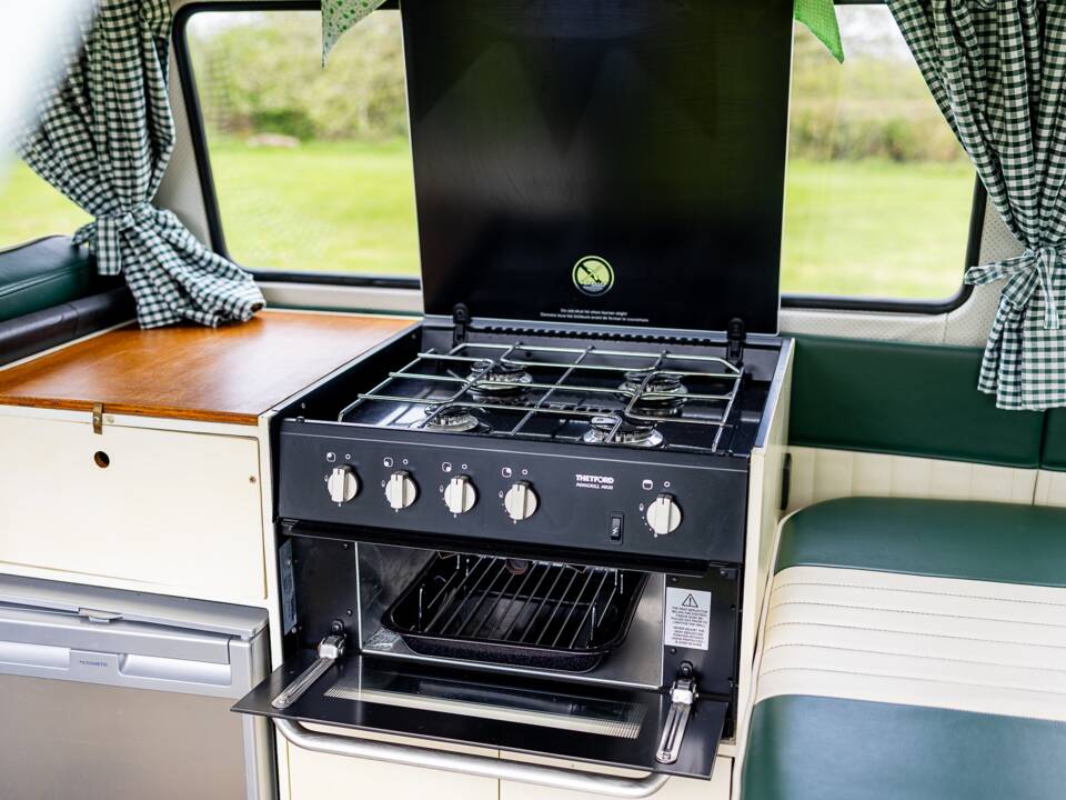 Image 45/50 of Volkswagen T2 Brasil Camper (1972)