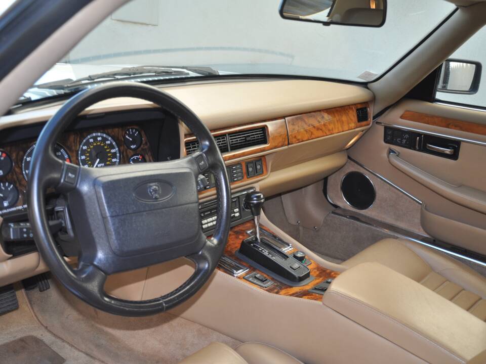Image 6/7 of Jaguar XJS 4.0 (1994)