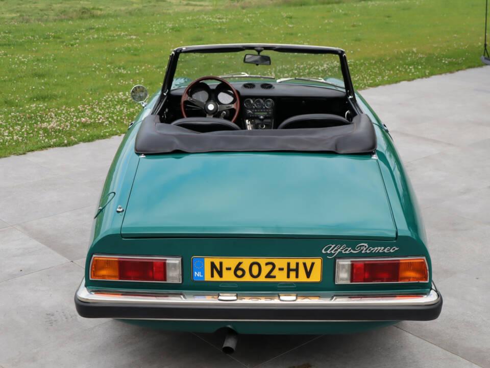 Image 47/50 of Alfa Romeo 2000 Spider Veloce (1979)