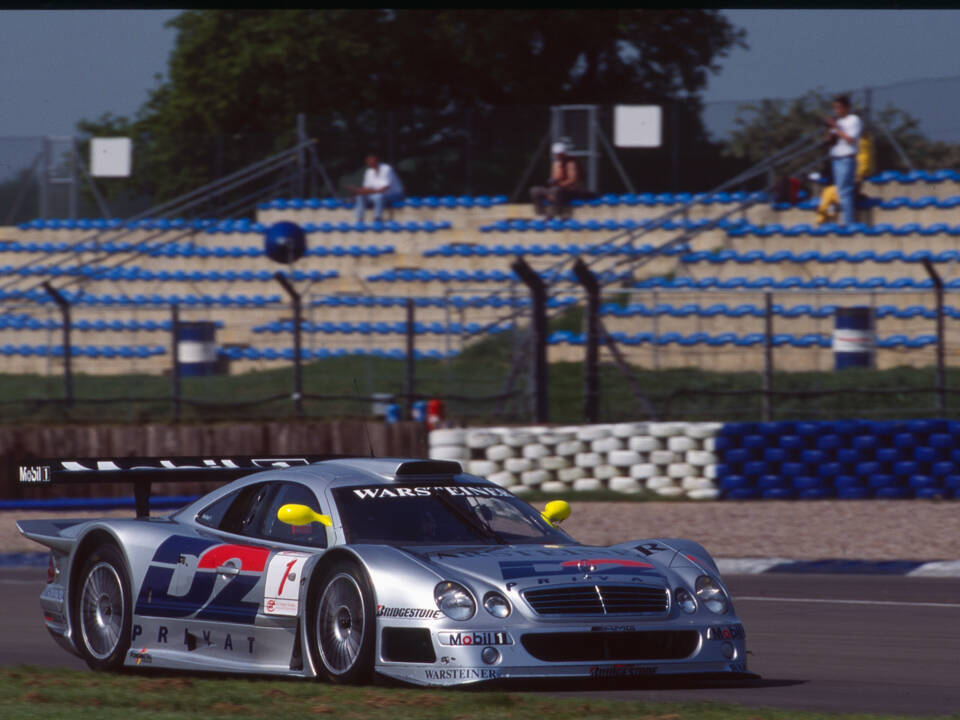 Image 15/16 of Mercedes-Benz CLK GTR (1998)