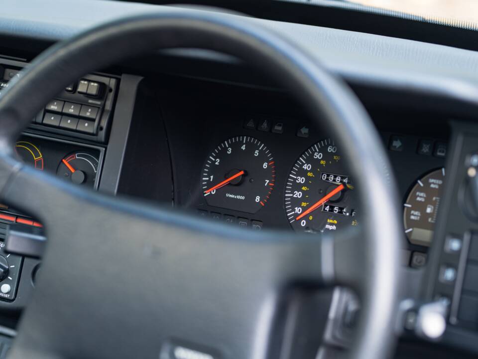 Immagine 44/50 di Volvo 440 Turbo (1992)