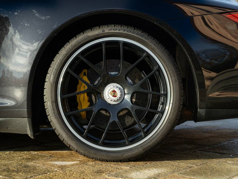 Immagine 29/50 di Porsche 911 Carrera GTS (2011)