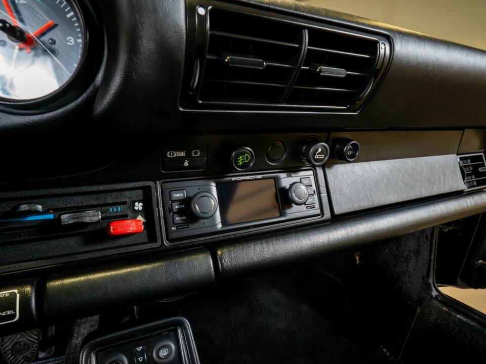 Image 27/38 of Porsche 911 Carrera 3.2 (1986)