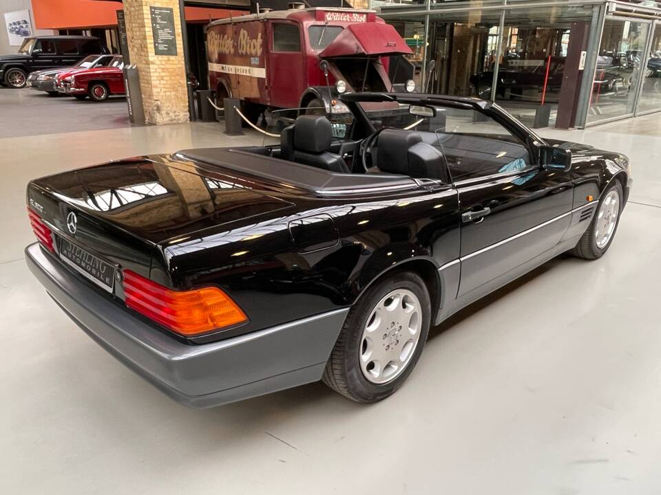 Image 23/53 of Mercedes-Benz 500 SL (1992)