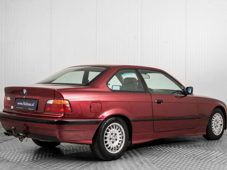 Imagen 2/40 de BMW 325i (1993)