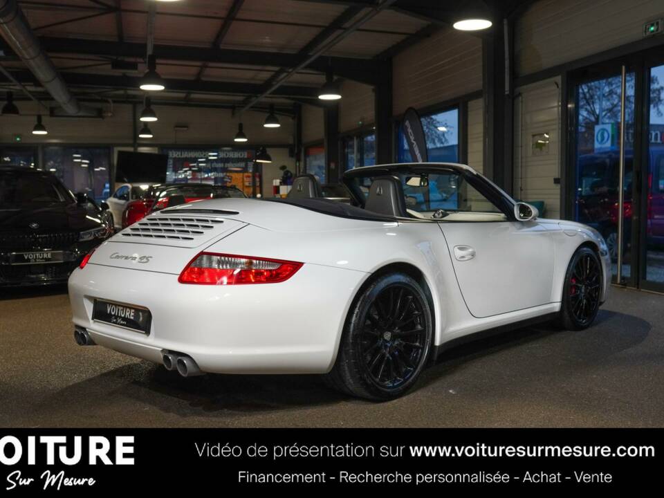 Image 2/29 of Porsche 911 Carrera 4S (2006)