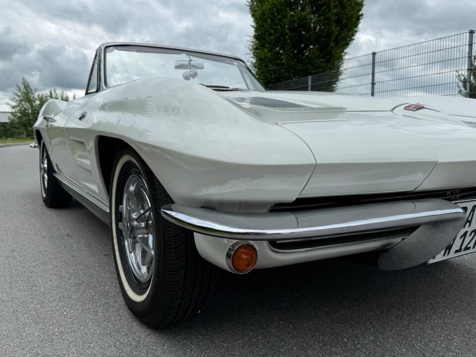 Image 18/52 of Chevrolet Corvette Sting Ray Convertible (1963)