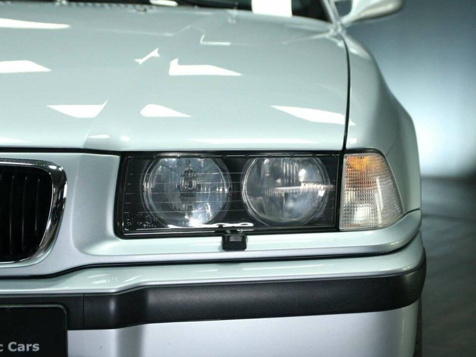 Immagine 44/50 di BMW 328i (1997)