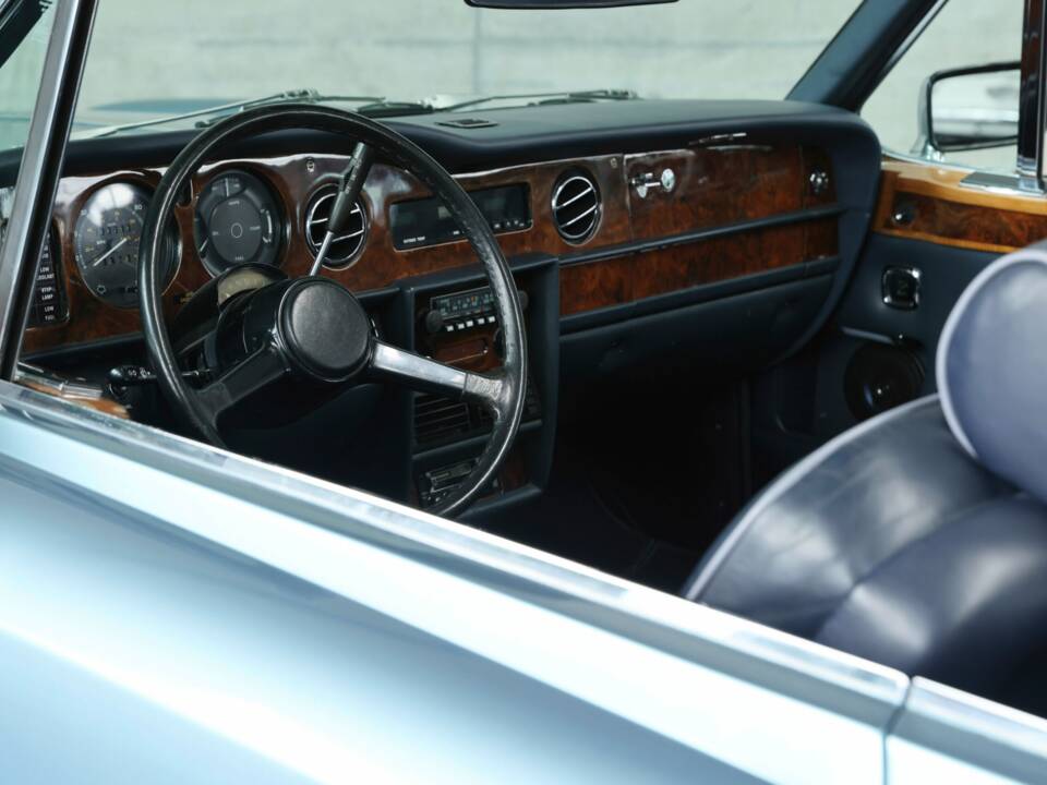 Image 14/48 of Rolls-Royce Corniche I (1980)
